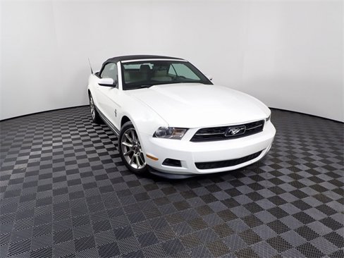 Used 2011 Ford Mustang Premium w/ 202A Rapid Spec Order Code image 4
