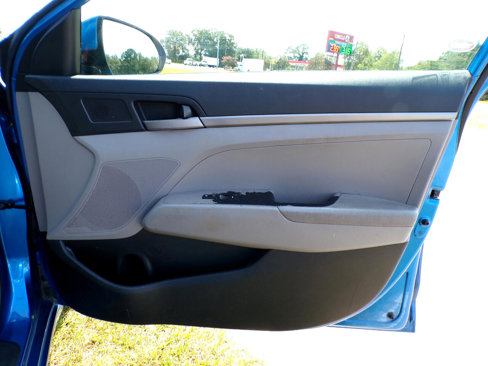 Used 2017 Hyundai Elantra SE image 17