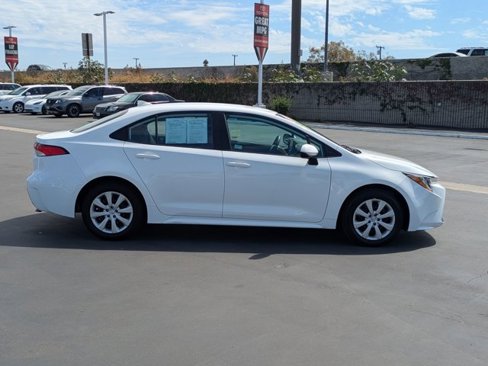 Used 2022 Toyota Corolla LE image 4