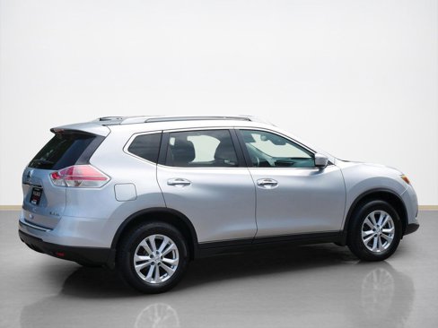 Used 2015 Nissan Rogue SV image 3