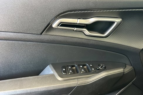 Used 2023 Kia Sportage LX image 11
