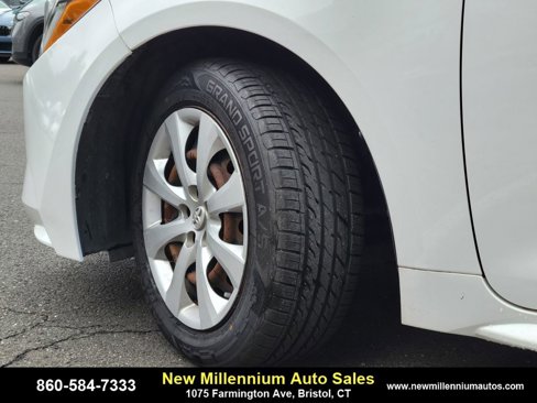 Used 2021 Toyota Corolla LE image 27