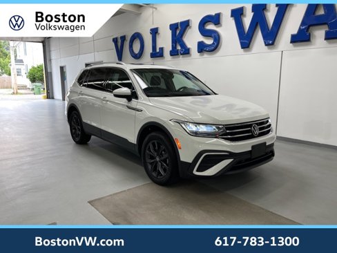 Used 2022 Volkswagen Tiguan SE w/ Panoramic Sunroof Package image 5