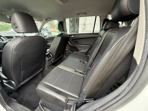Used 2020 Volkswagen Tiguan SE image 22