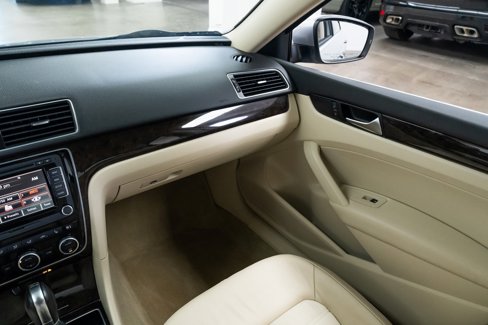 Used 2014 Volkswagen Passat TDI SEL Premium image 11