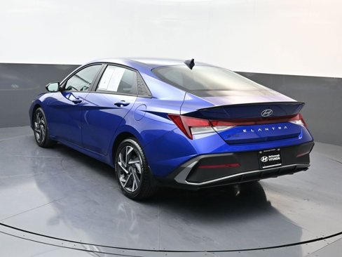 Certified 2025 Hyundai Elantra Sport image 6