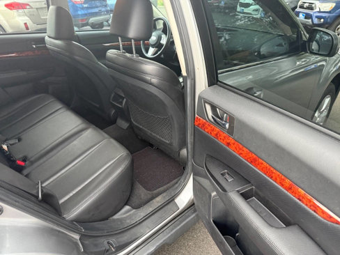 Used 2010 Subaru Outback 2.5i Limited image 11