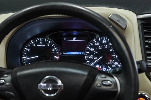 Used 2016 Nissan Pathfinder Platinum w/ Family Entertainment Package image 18