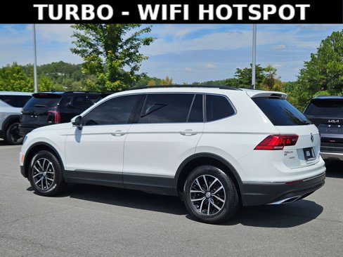 Used 2021 Volkswagen Tiguan SE w/ Panoramic Sunroof Package image 5