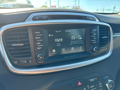 Used 2017 Kia Sorento LX w/ LX Convenience Package image 22