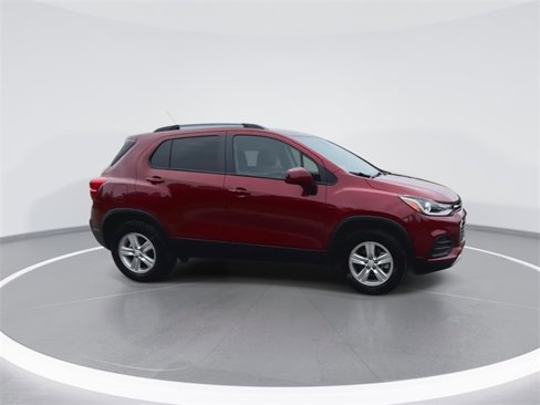 Used 2022 Chevrolet Trax LT w/ LT Convenience Package image 13