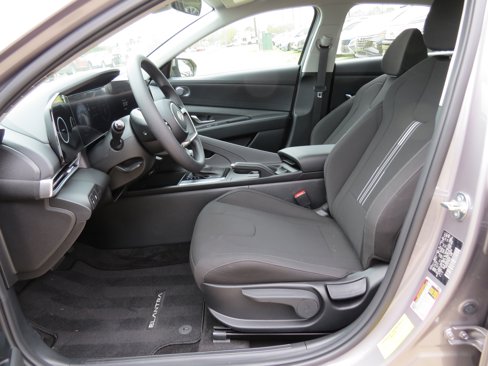 Used 2024 Hyundai Elantra SEL image 12