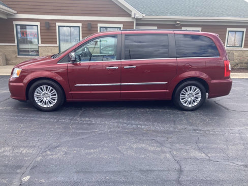 Used 2013 Chrysler Town & Country Touring-L w/ Premium Group image 6