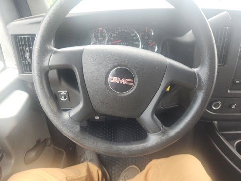 Used 2011 GMC Savana 2500 image 11