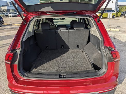 Used 2020 Volkswagen Tiguan SE w/ Panoramic Sunroof Package image 13