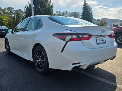 Used 2021 Toyota Camry SE image 6