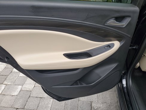 Used 2020 Buick Envision Essence image 11