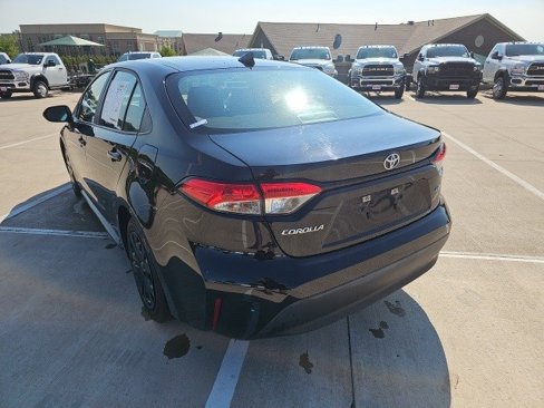 Used 2023 Toyota Corolla LE image 3
