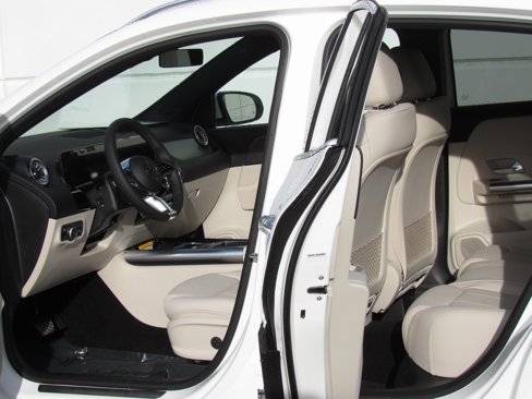 New 2025 Mercedes-Benz GLA 250 4MATIC image 14