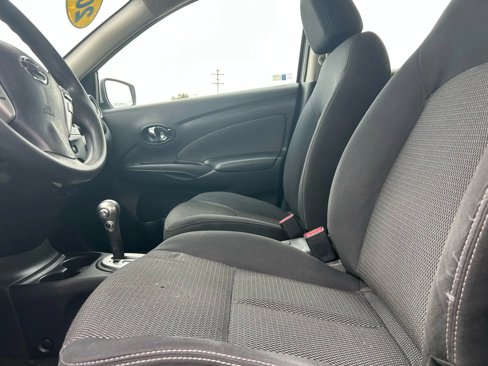 Used 2016 Nissan Versa SV image 9