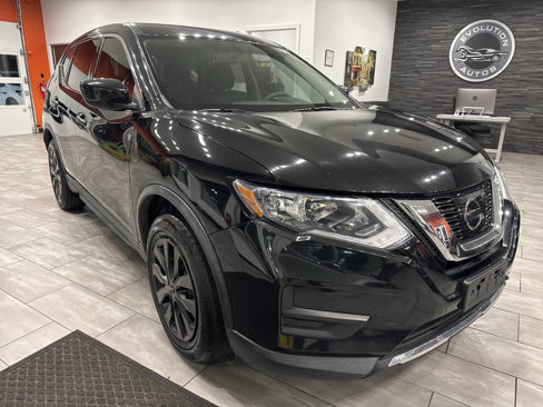 Used 2017 Nissan Rogue S image 2