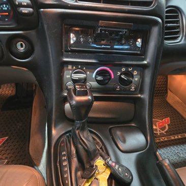 Used 2000 Chevrolet Corvette Coupe w/ Roof Pkg image 5