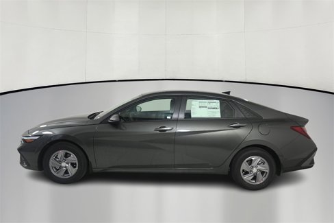 New 2025 Hyundai Elantra SE image 4
