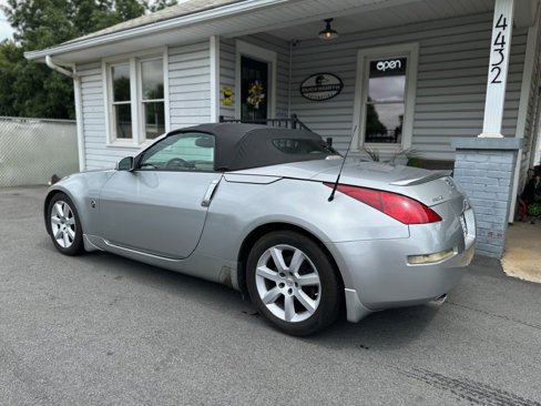 Used 2005 Nissan 350Z Touring image 2