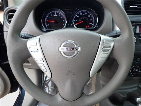 Used 2015 Nissan Versa SV image 11