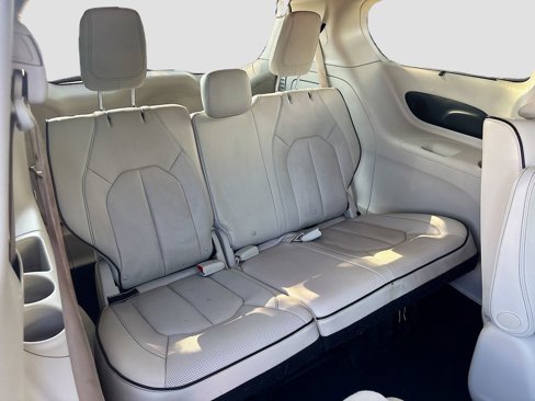 Used 2017 Chrysler Pacifica Platinum image 29
