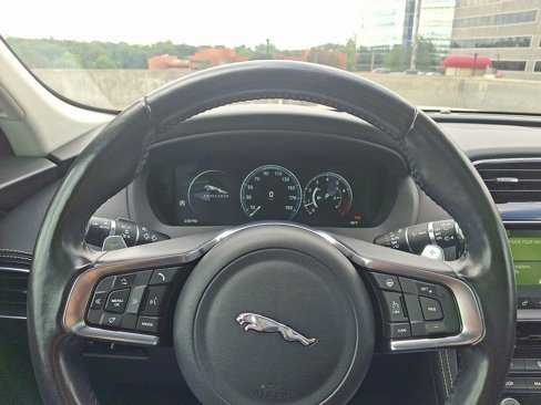 Used 2018 Jaguar F-PACE R-Sport image 21