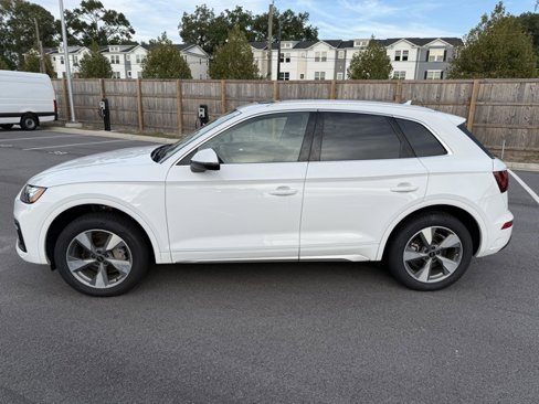 Used 2024 Audi Q5 2.0T Premium w/ Convenience Package image 3