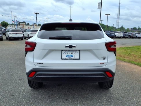 Used 2025 Chevrolet Trax RS image 17