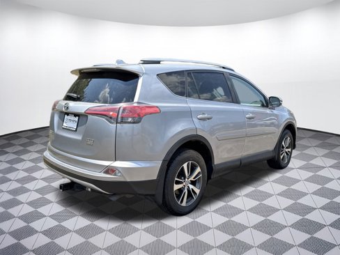 Used 2018 Toyota RAV4 XLE image 3