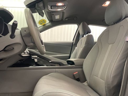 Used 2021 Hyundai Elantra SE image 9
