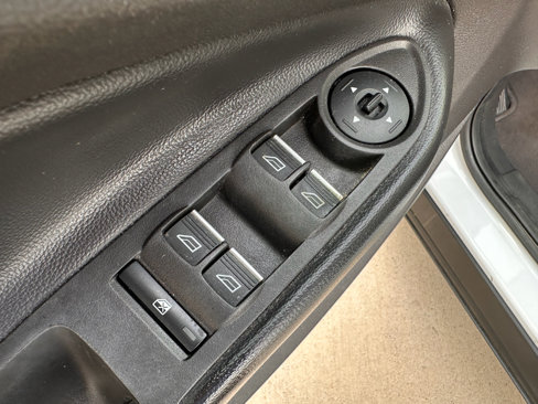 Used 2019 Ford Escape SE image 12