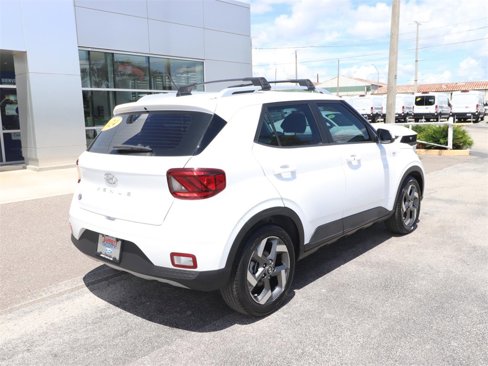 Used 2024 Hyundai Venue SEL image 11
