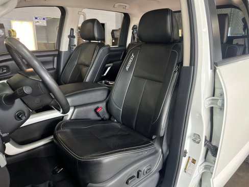 Used 2018 Nissan Titan PRO-4X image 12