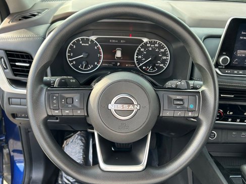 Used 2023 Nissan Rogue SV image 11