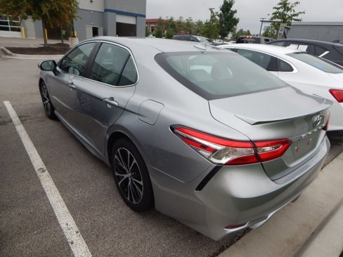 Used 2020 Toyota Camry image 8
