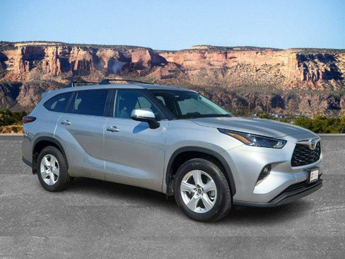 Certified 2024 Toyota Highlander LE image 1