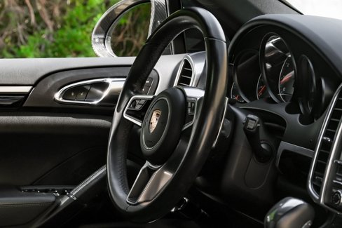 Used 2016 Porsche Cayenne S image 21