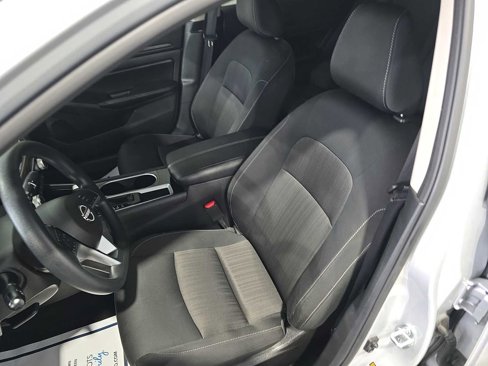 Used 2024 Nissan Altima 2.5 SV image 17