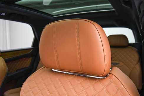 Used 2023 Bentley Bentayga image 53