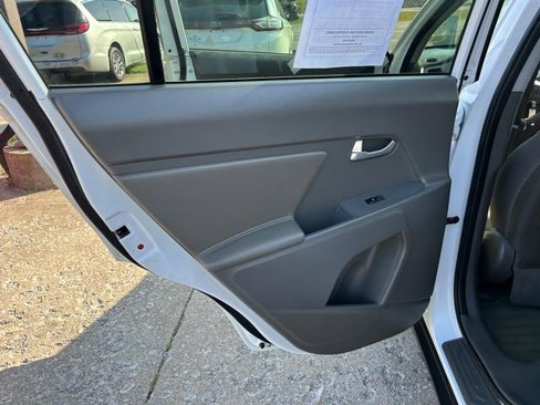 Used 2014 Kia Sportage LX image 9