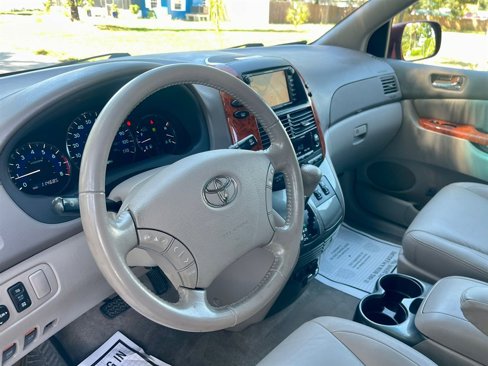 Used 2008 Toyota Sienna XLE Limited image 8