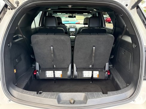 Used 2017 Ford Explorer XLT w/ Equipment Group 202A image 14