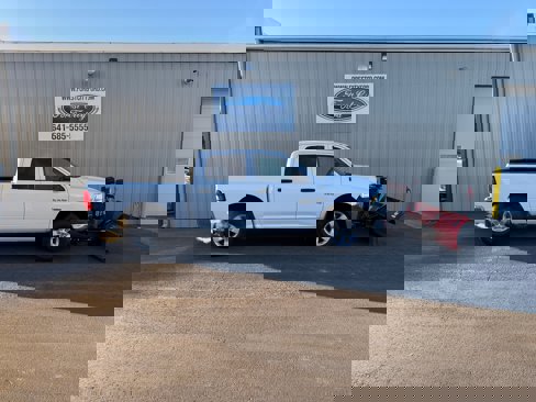 Used 2014 RAM 1500 4x4 Crew Cab w/ Exterior Appearance Group image 37
