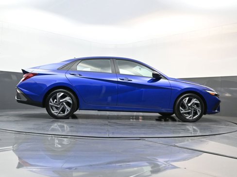 Certified 2025 Hyundai Elantra Sport image 22