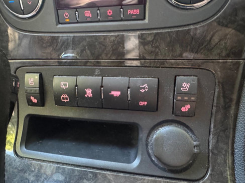 Used 2011 GMC Acadia Denali image 16